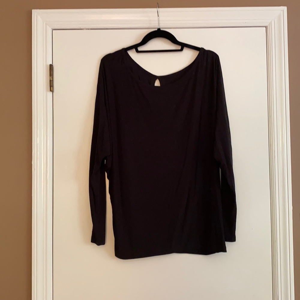 Basic VINCE black key hole back top